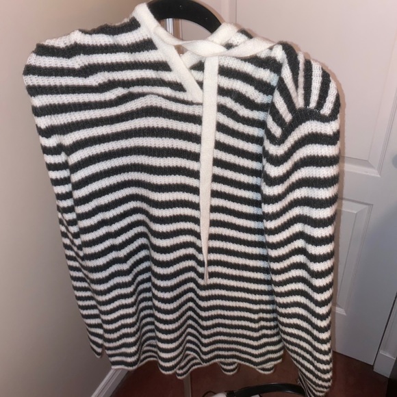 Gap Knit Sweater - Picture 3 of 9